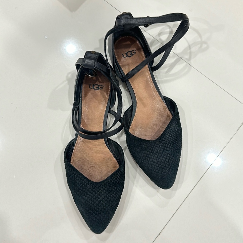 UGG Pointed Flats Leather and Snake-Stamped Suede 9M